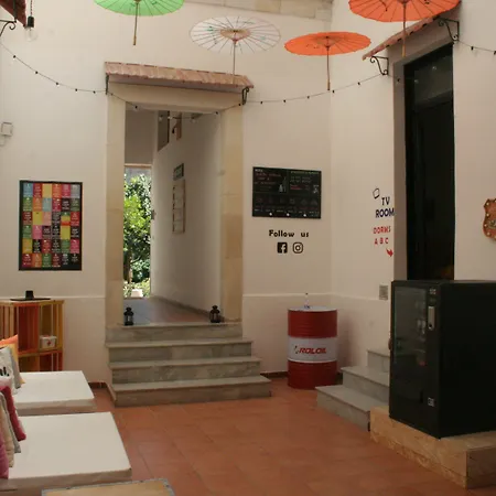 Urban Oasis Hostel-3